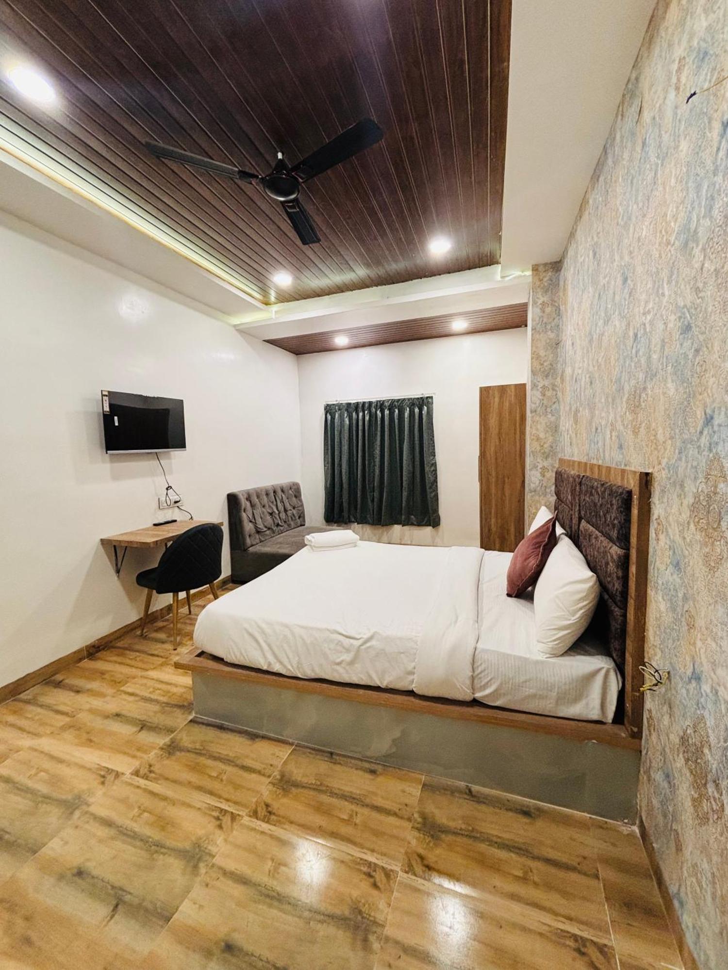 Hotel Vedicvista Индор Екстериор снимка