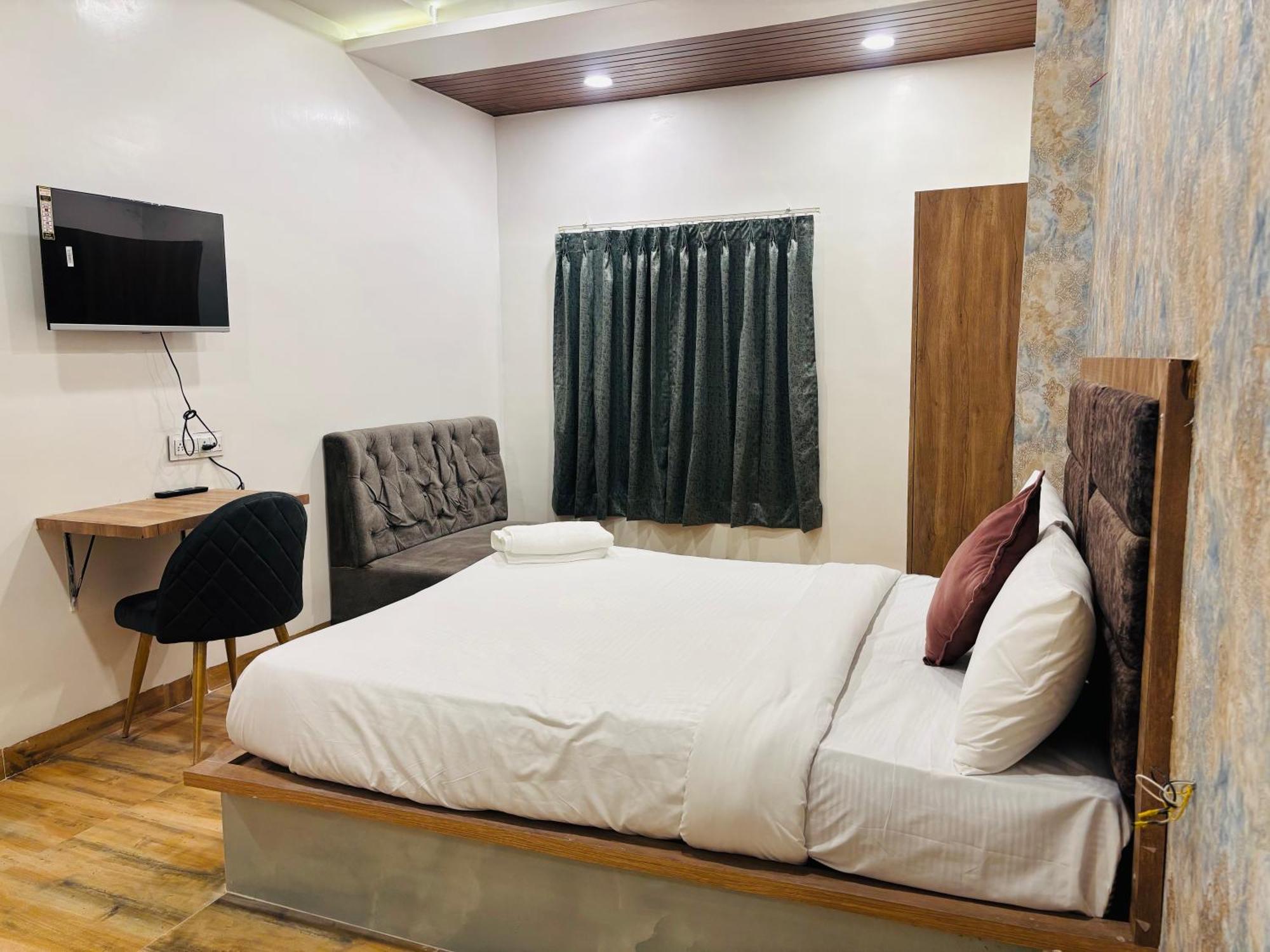 Hotel Vedicvista Индор Екстериор снимка
