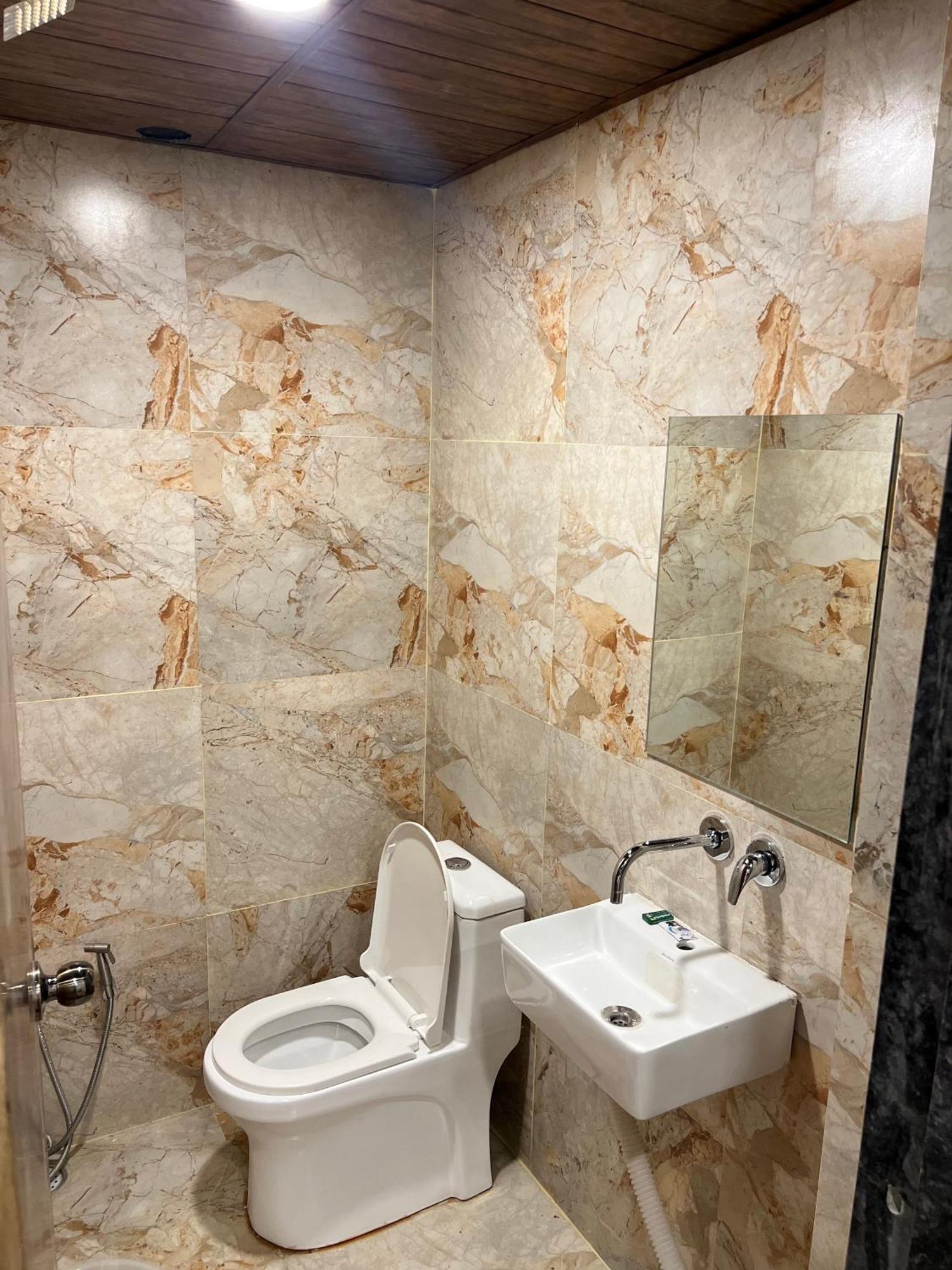 Hotel Vedicvista Индор Екстериор снимка