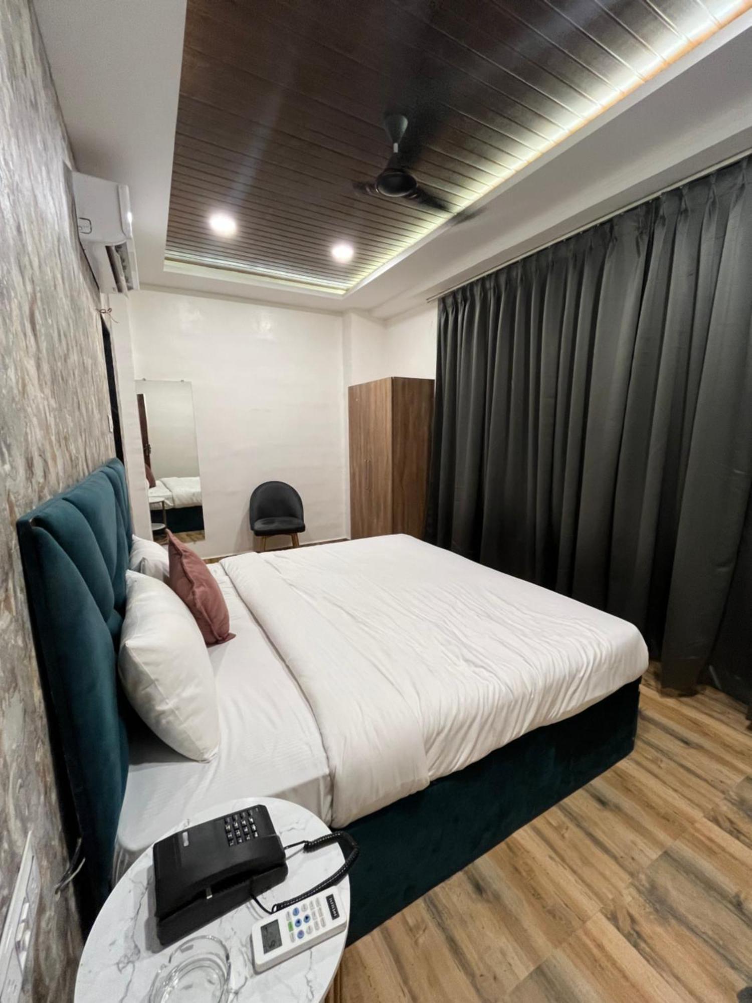 Hotel Vedicvista Индор Екстериор снимка