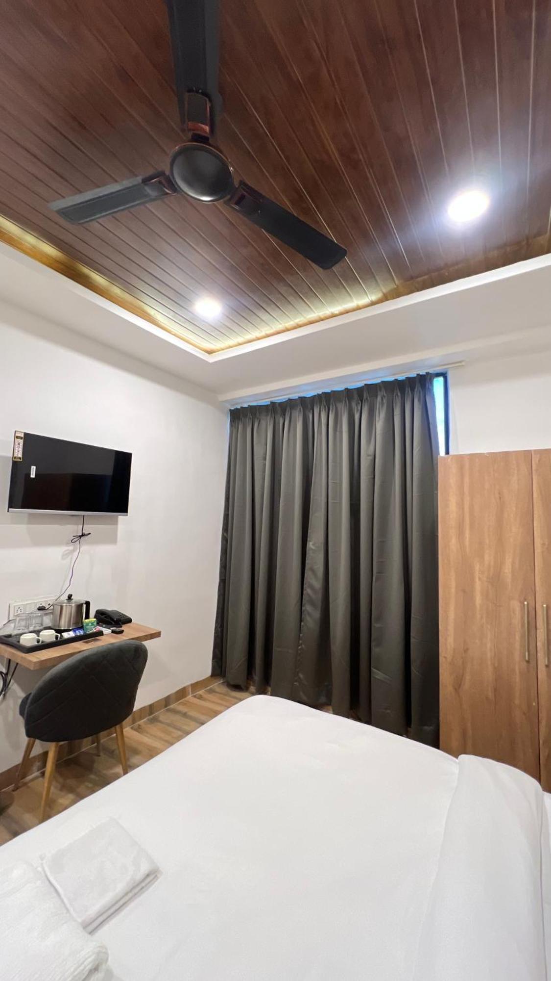 Hotel Vedicvista Индор Екстериор снимка